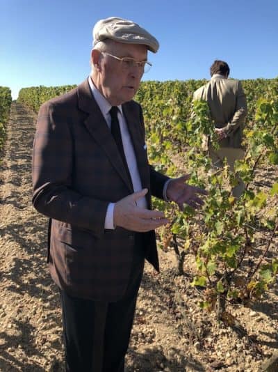Escuchando al hombre, el mito, la leyenda misma, Alexandre de Lur Saluces de Chateau de Fargues (ex gerente de Chateau d'Yquem), hablar sobre la próxima cosecha en octubre de 2018.