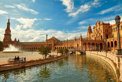Las mejores plazas históricas y hermosas para visitar en España / Europa