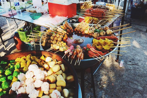 Mercado tailandés en Bangkok Imagen de comida callejera