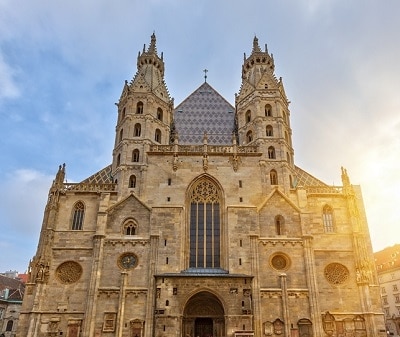 Las mejores cosas que hacer en Wien (Viena) - No puedes irte de Viena sin ver la Catedral de San Esteban. 