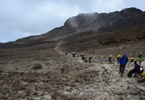 Mt. Kilimanjaro Hike Day 5 Itinerario Guía de viaje