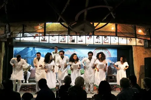 Espectáculo cultural en Yod Abyssinia, Addis Abeba (Foto de Cheryl Tiu)
