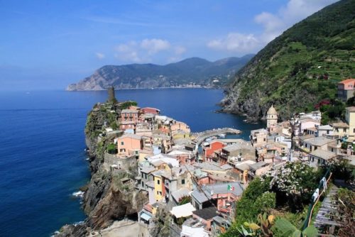 Vistas en Vernazza |  Una guía de viaje a los 5 pueblos de la costa italiana |  Winetraveler.com