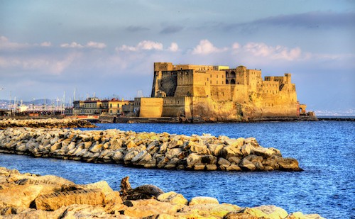 Visita los famosos castillos de Nápoles Italia - Ovo Castle