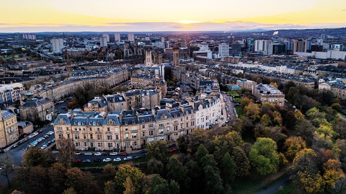 Una perspectiva aérea de la hora dorada de Glasgow, Escocia.