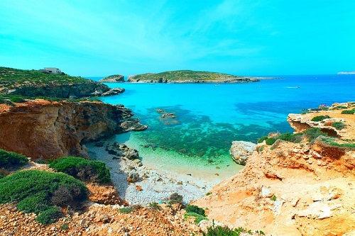 Isla de Comino, ubicada en el archipiélago maltés entre Malta y Gozo.