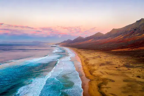 Playa de Cofete en el extremo sur de Fuerteventura durante la puesta de sol