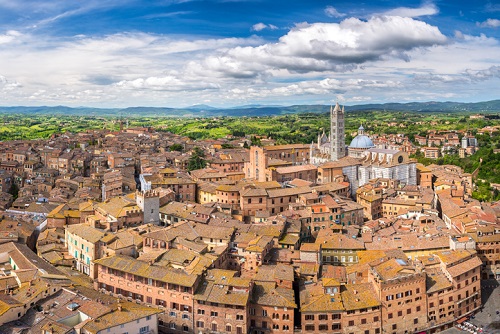 ¿Vale la pena visitar Siena?  Vista aérea de la ciudad de Siena en Italia