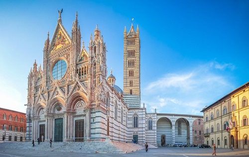 La Catedral de Siena en la Piazza del Duomo