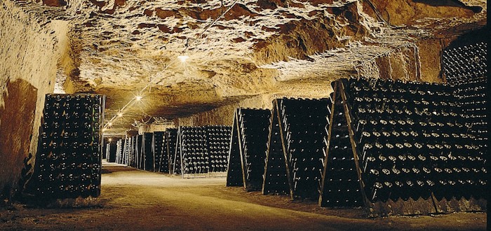 Producción de Cremante en el Valle del Loira cerca de Tours, Francia |  Winetraveler.com