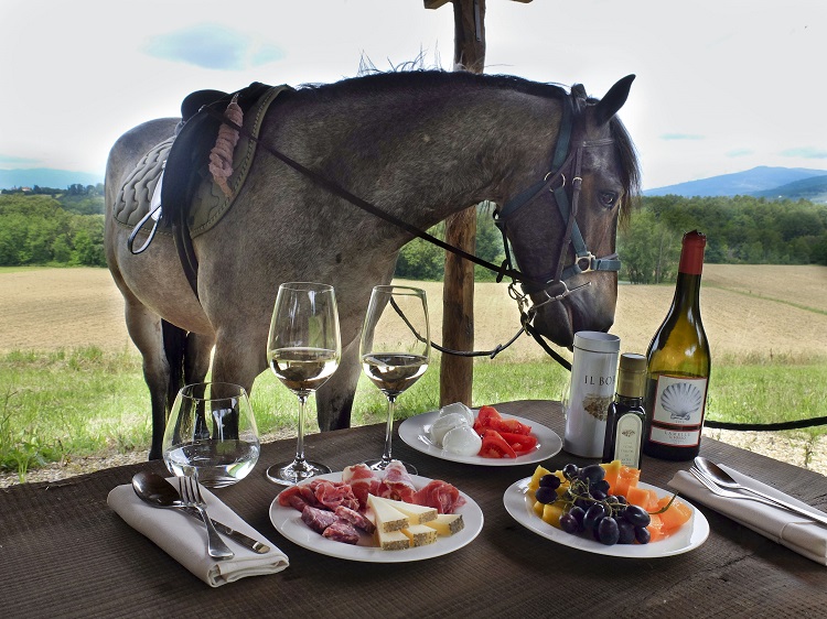 Paseos a caballo y picnics de vino en Il Borro en Toscana