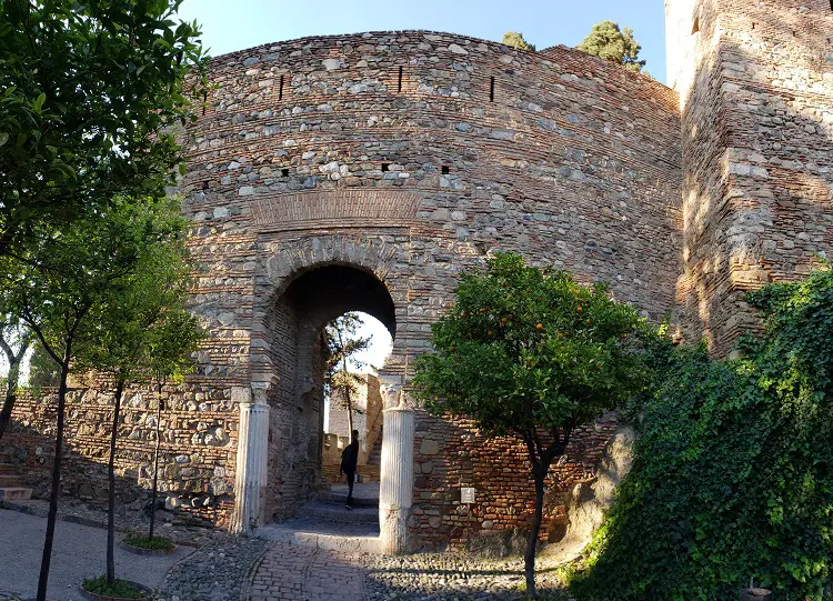 Puerta de las Columnas de la Alcazaba