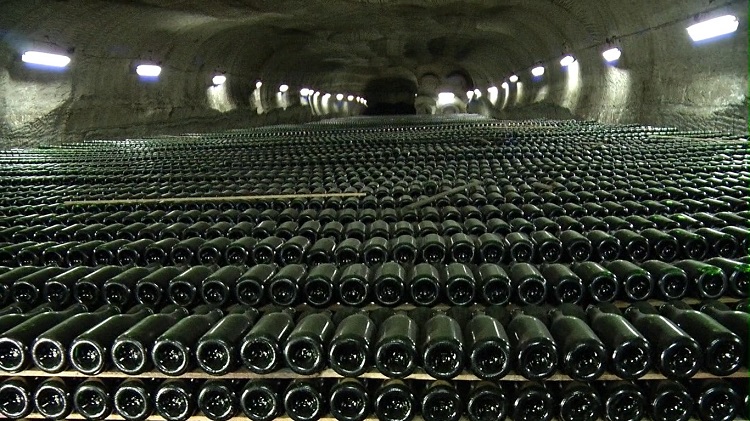 50 millones de botellas bajo tierra en Artwinery en Ucrania, Donbas
