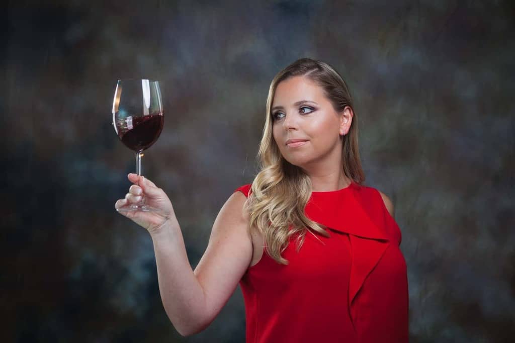 Alessandra Esteves, de escritora aficionada sobre vinos a directora de educación sobre vinos