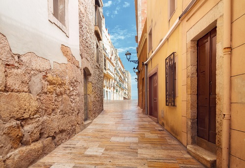 Un paseo por las callejuelas de la antigua Tarragona te dejará boquiabierto.
