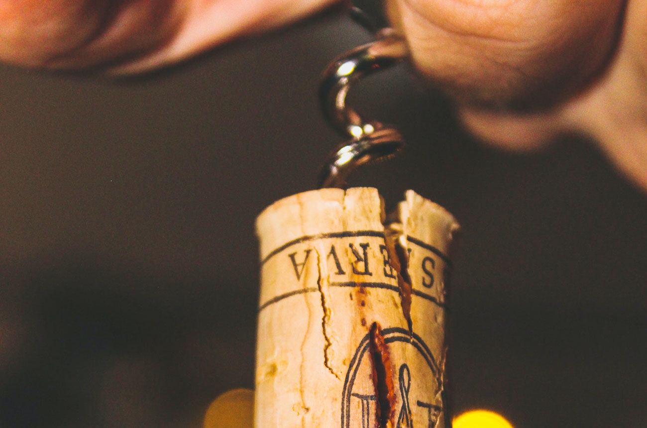 Qué hacer si se rompe el corcho del vino – El Coto de Rioja